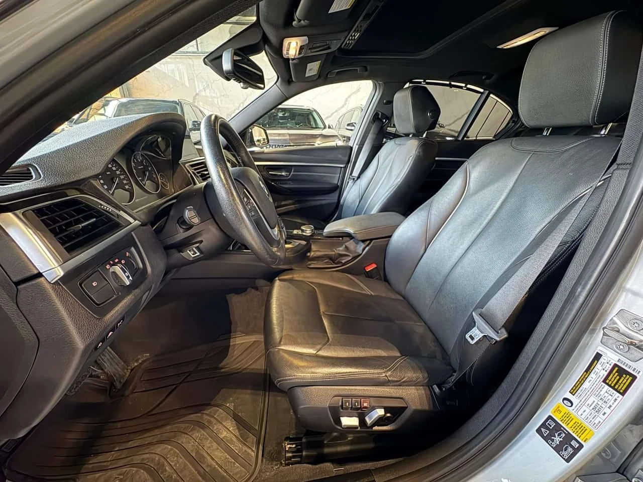 BMW 330 * xDrive * АВТОКРЕДИТ БЕЗ ПЪРВОНАЧАЛНА ВНОСКА, снимка 11 - Автомобили и джипове - 54552863