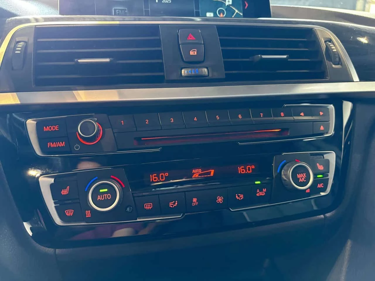 BMW 330 * xDrive * АВТОКРЕДИТ БЕЗ ПЪРВОНАЧАЛНА ВНОСКА, снимка 15 - Автомобили и джипове - 54552863