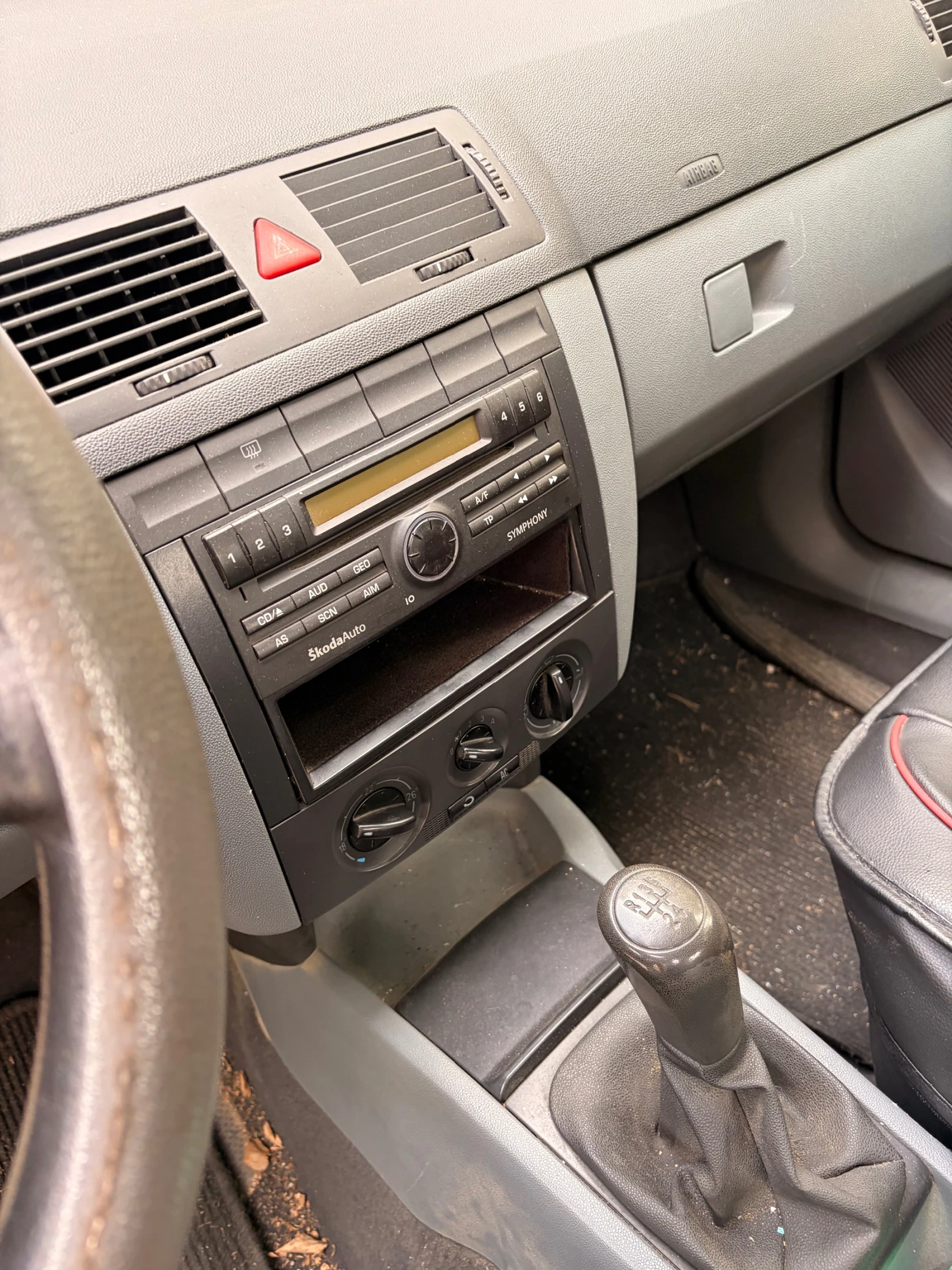Skoda Fabia, снимка 5 - Автомобили и джипове - 54593062