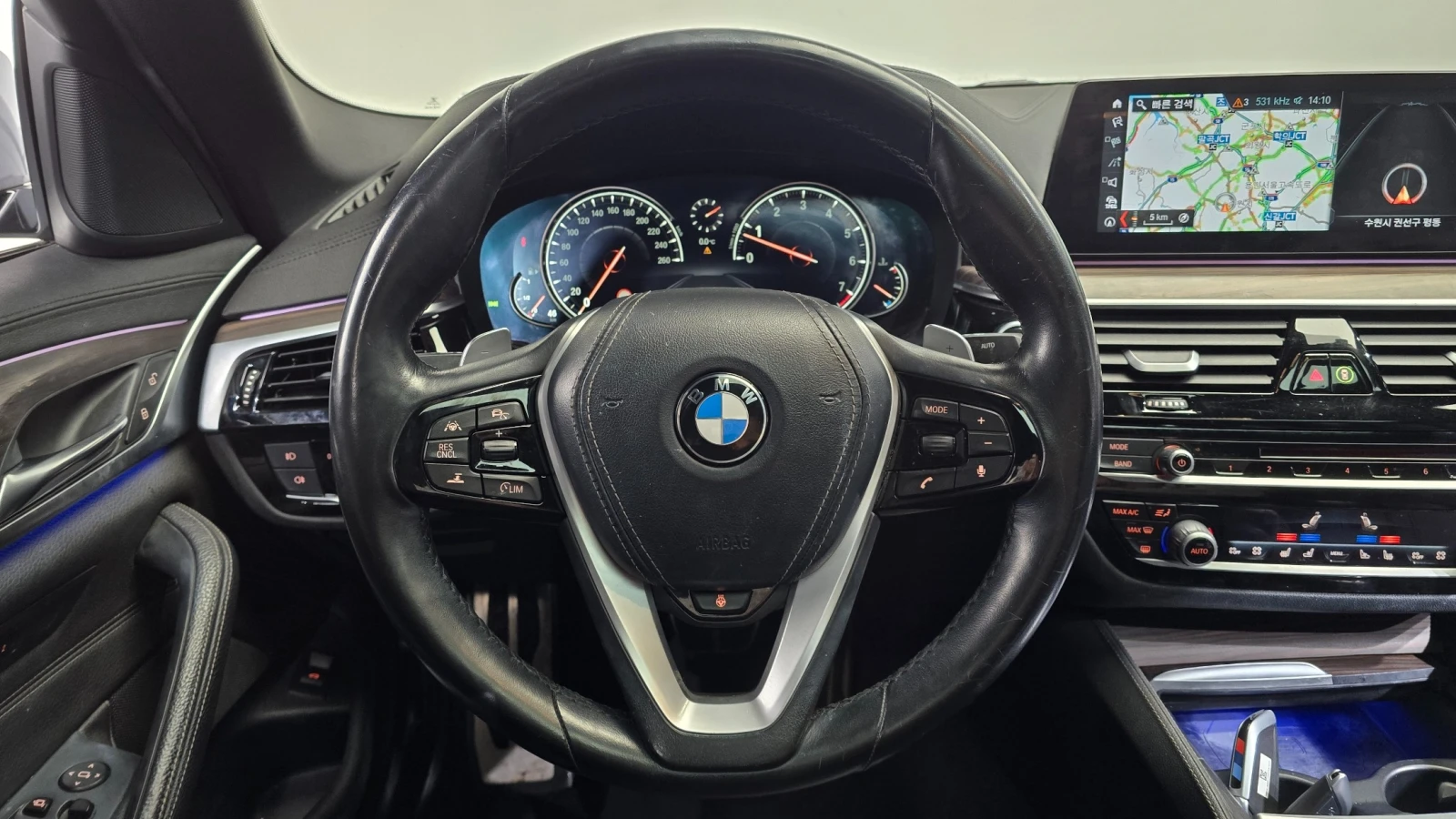 BMW 530 xDrive M Sport Plus | 360 CAM | HUD | DISTRONIC | , снимка 10 - Автомобили и джипове - 54672726