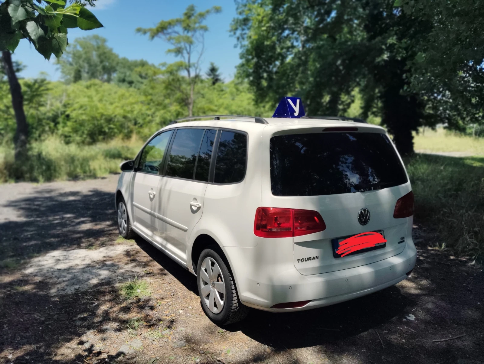 VW Touran 1.6 TDI, снимка 4 - Автомобили и джипове - 54880951