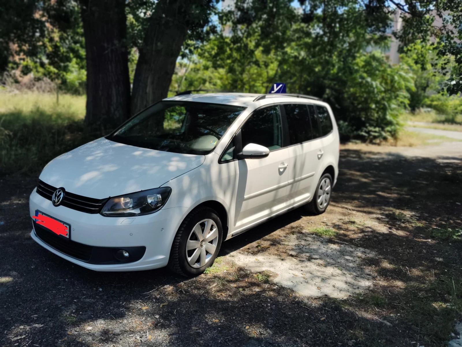 VW Touran 1.6 TDI, снимка 5 - Автомобили и джипове - 54880951