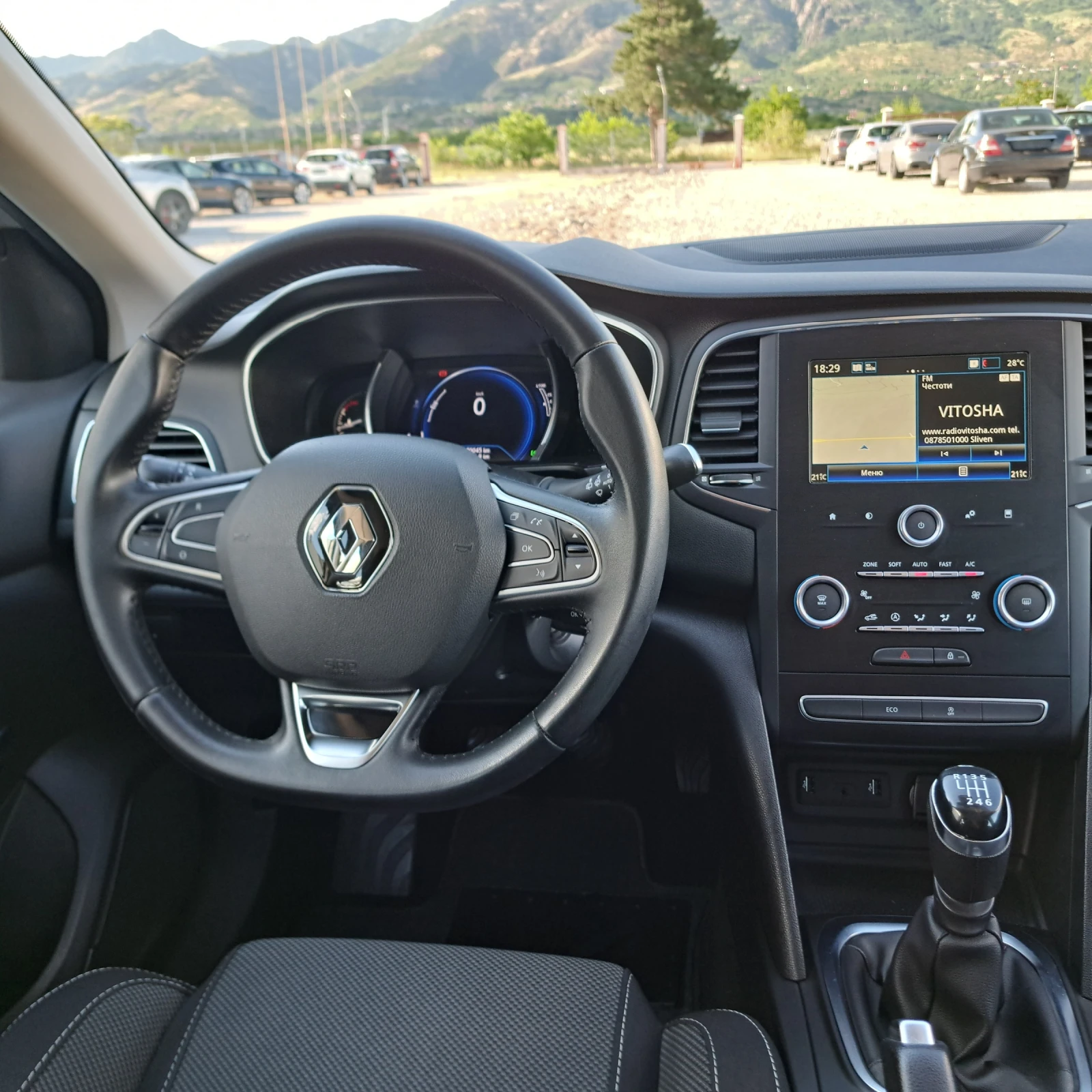 Renault Megane  4ª serie* dCi 115 Business* Digital* Face* , снимка 14 - Автомобили и джипове - 54978399