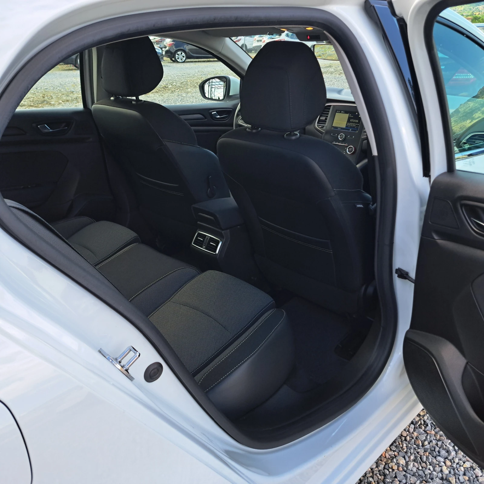 Renault Megane  4ª serie* dCi 115 Business* Digital* Face* , снимка 12 - Автомобили и джипове - 54978399