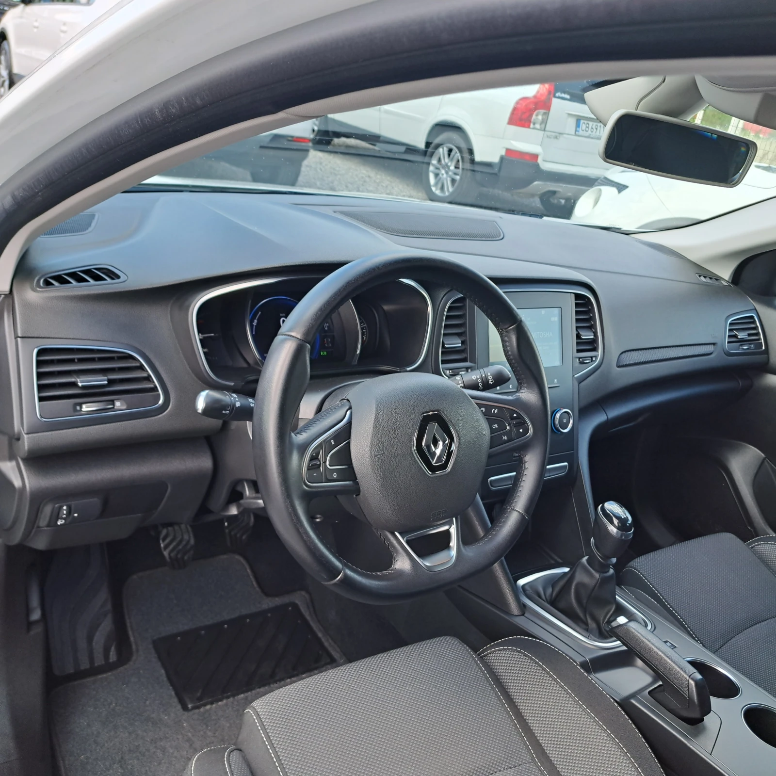 Renault Megane  4ª serie* dCi 115 Business* Digital* Face* , снимка 9 - Автомобили и джипове - 54978399