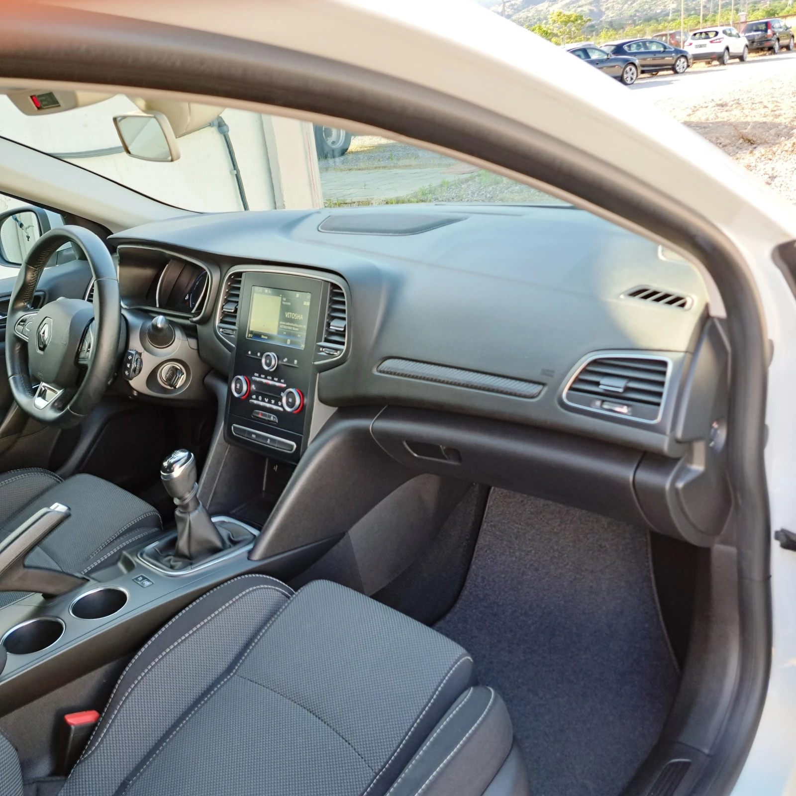 Renault Megane  4ª serie* dCi 115 Business* Digital* Face* , снимка 11 - Автомобили и джипове - 54978399