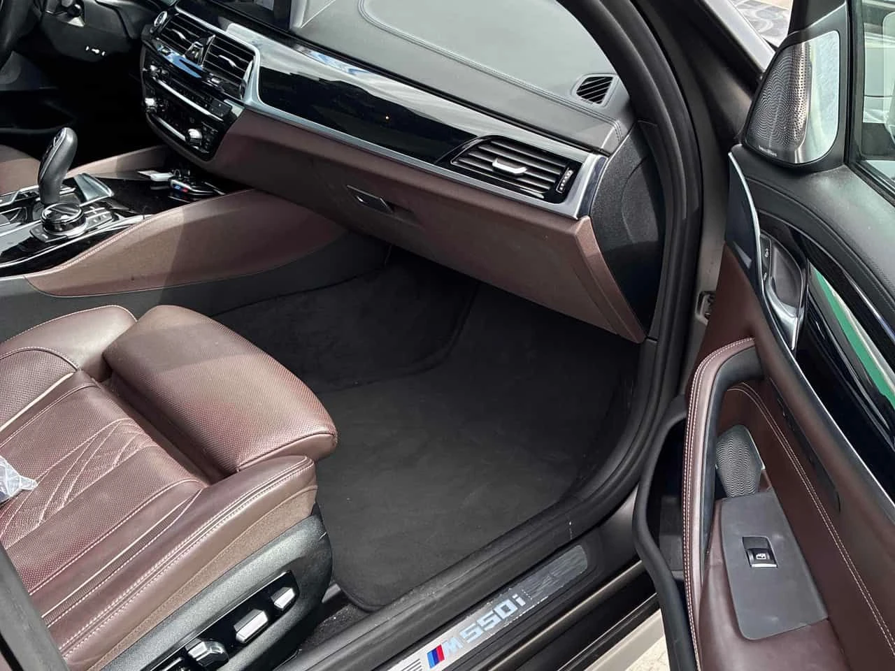 BMW 550  xDrive * CARFAX * ОПЦИЯ ЗА ФИНАНСИРАНЕ, снимка 15 - Автомобили и джипове - 55353970