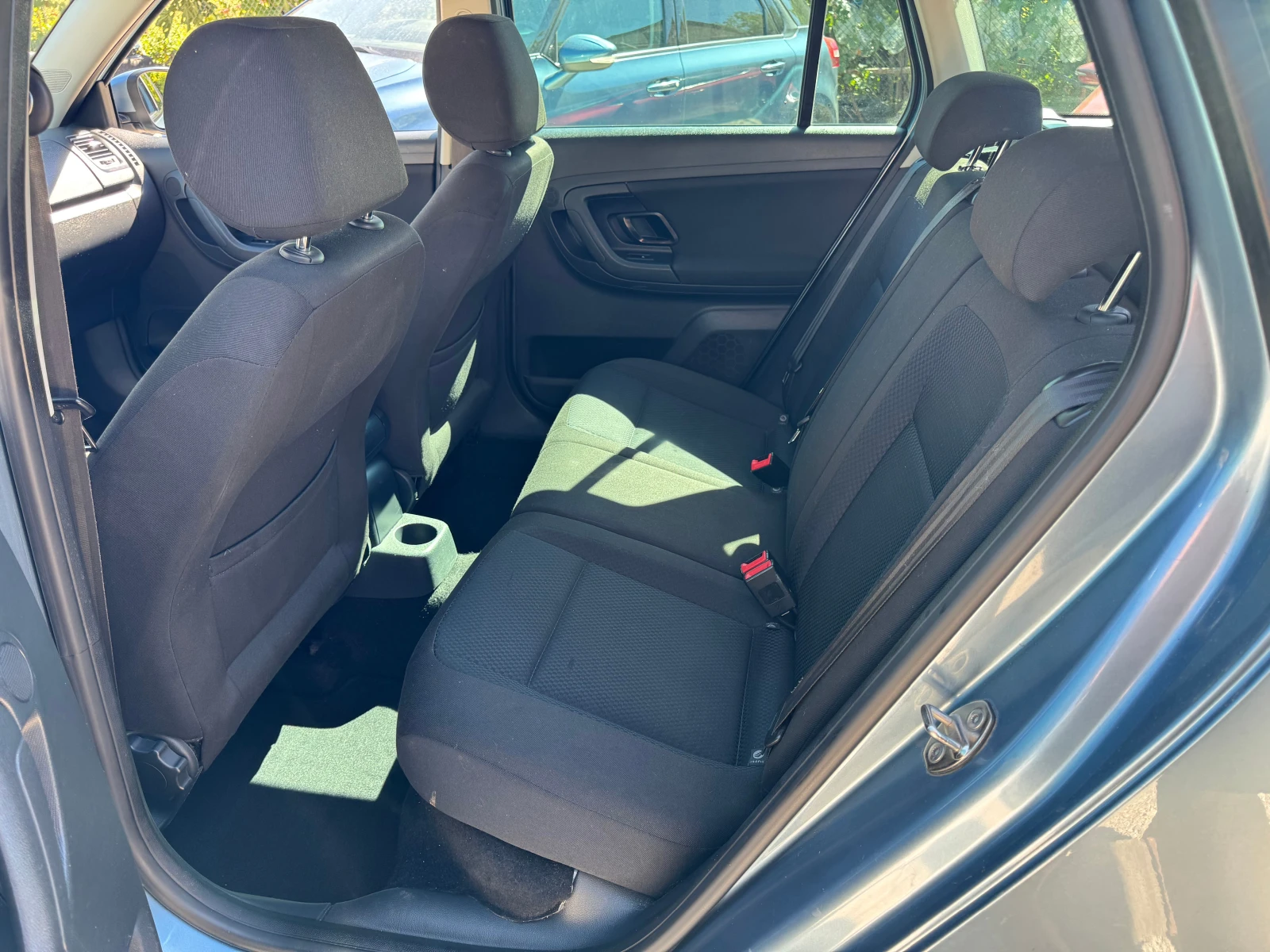 Skoda Fabia 1.6TDI-90кс., снимка 11 - Автомобили и джипове - 55960884
