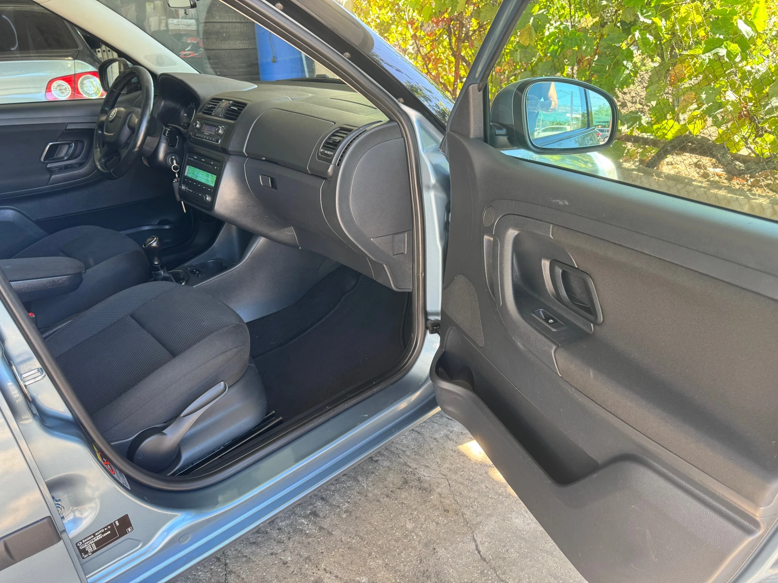 Skoda Fabia 1.6TDI-90кс., снимка 14 - Автомобили и джипове - 55960884