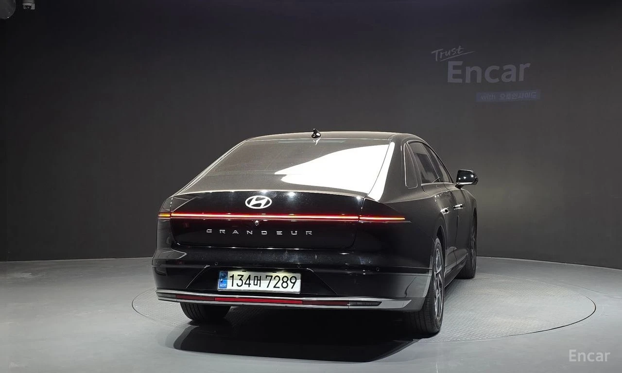 Hyundai Grandeur 2.5* МАСАЖ* ОБДУХВАНЕ* ДИСТРОНИК* 360* КРАЙНА ЦЕНА, снимка 3 - Автомобили и джипове - 56213427