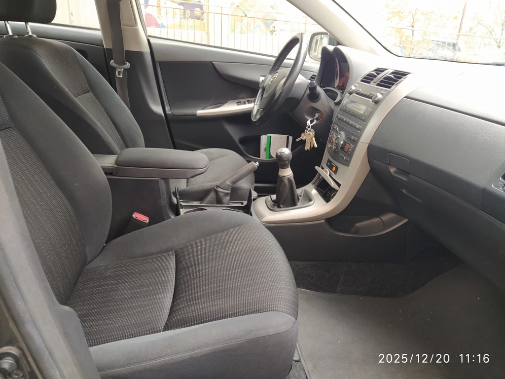 Toyota Corolla D-4D, снимка 12 - Автомобили и джипове - 56748876