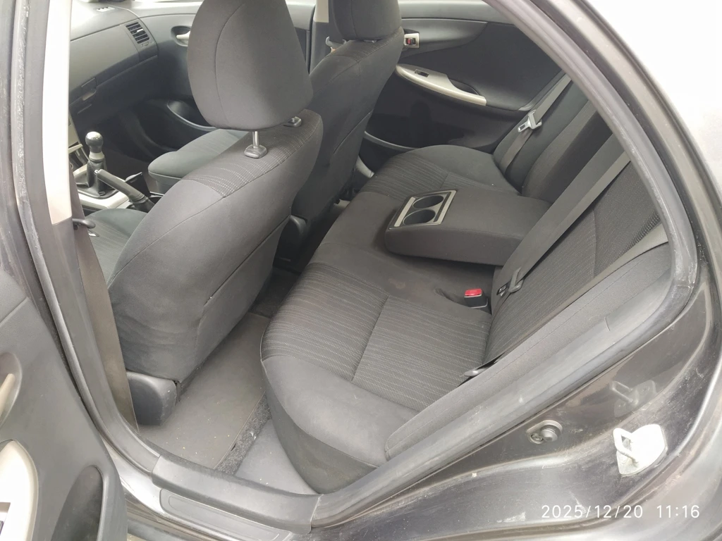 Toyota Corolla D-4D, снимка 10 - Автомобили и джипове - 56748876