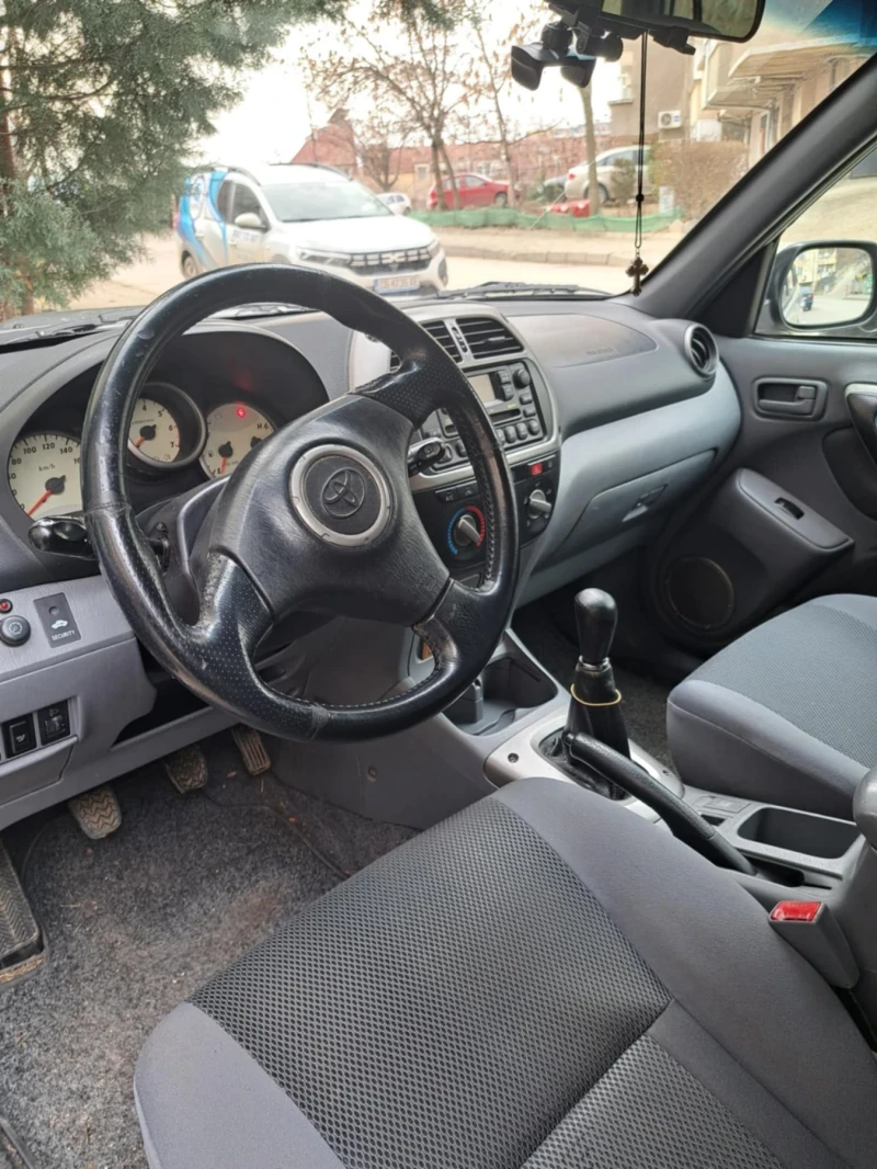 Toyota Rav4 2.0 D4D, снимка 7 - Автомобили и джипове - 48862364