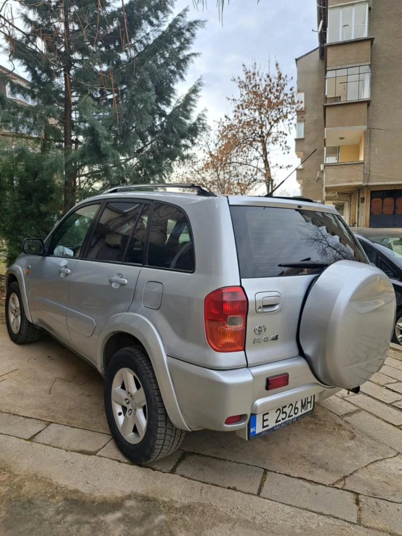 Toyota Rav4 2.0 D4D, снимка 3 - Автомобили и джипове - 48862364