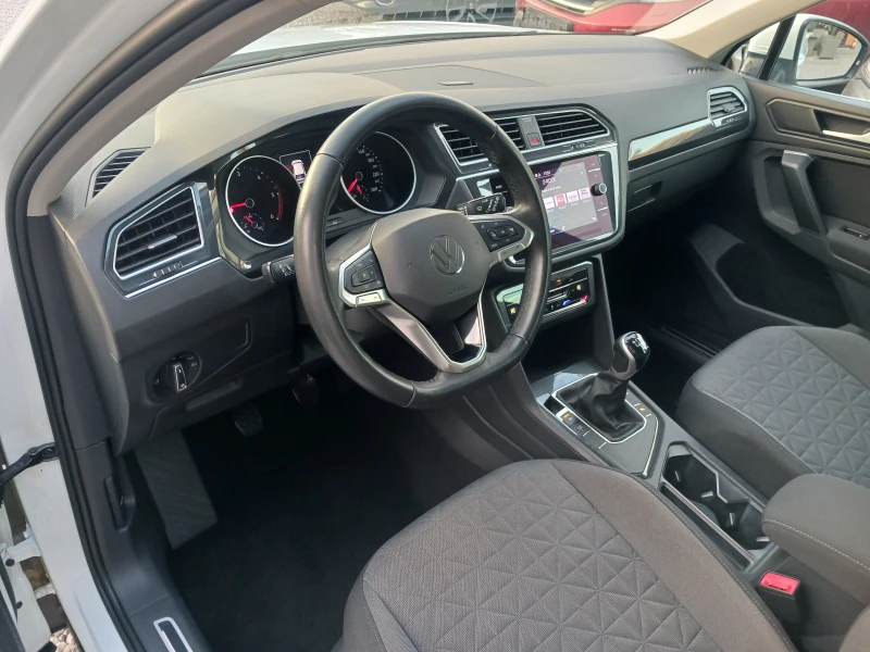 VW Tiguan 2.0 TDI= FACELIFT= LED= , снимка 7 - Автомобили и джипове - 51841162