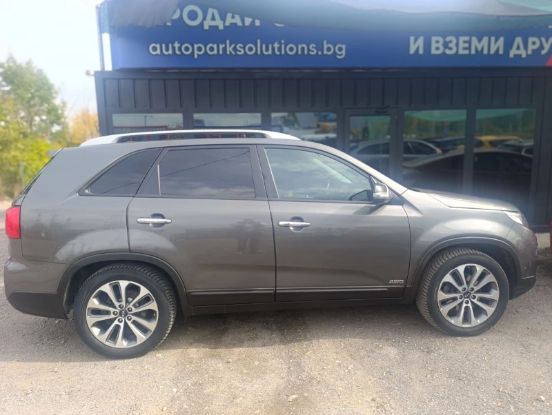 Kia Sorento 2.2 CRDi Spirit 4WD Panorama 7 места, снимка 8 - Автомобили и джипове - 52131278