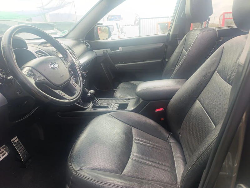 Kia Sorento 2.2 CRDi Spirit 4WD Panorama 7 места, снимка 11 - Автомобили и джипове - 52131278