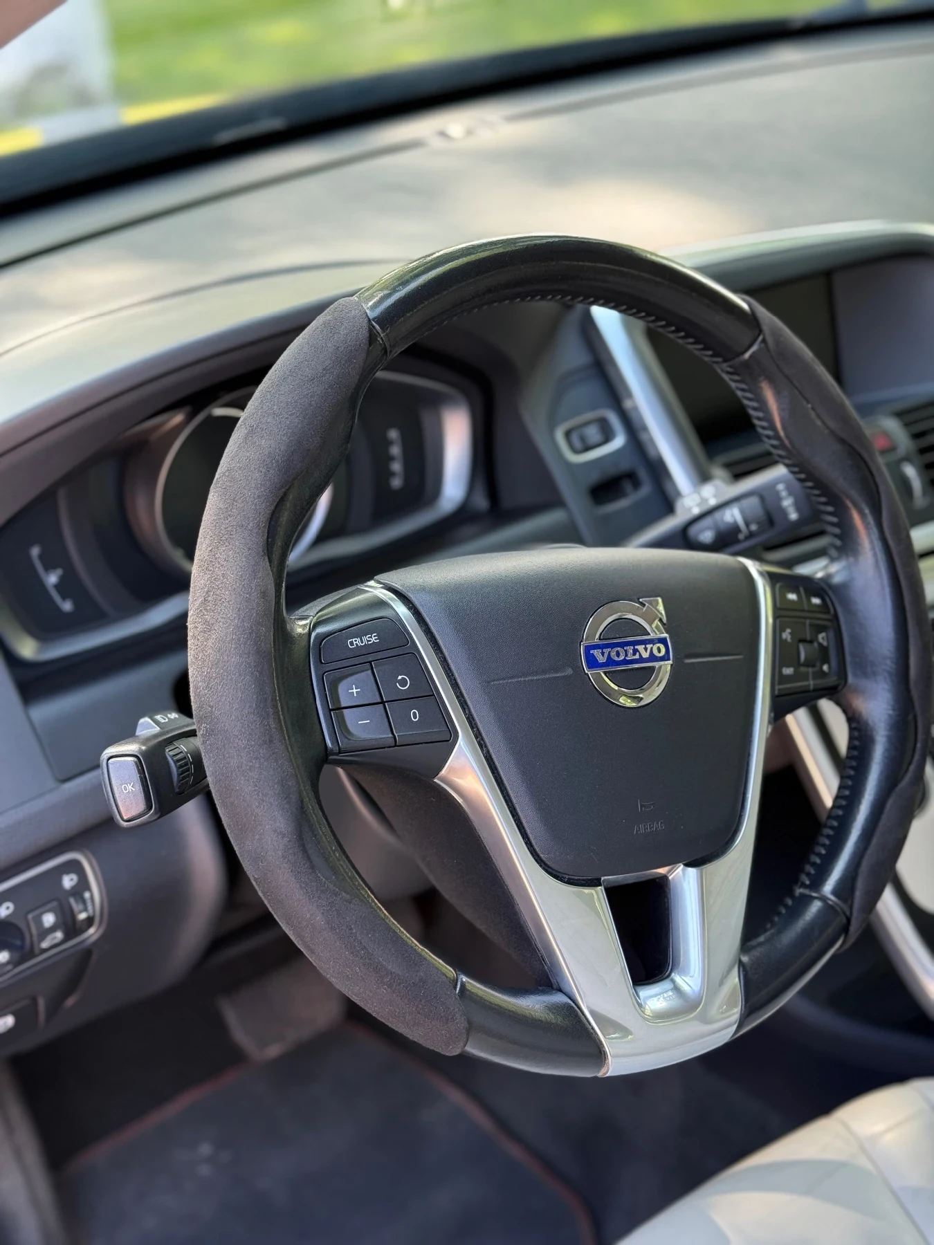 Volvo XC60 2.0D3 163кс OceanRace Edition - изображение 9