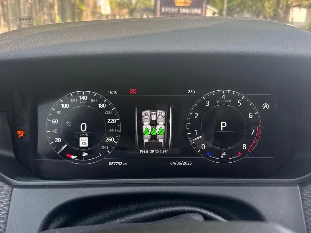 Land Rover Range Rover Velar R Dynamic SE * CARFAX * БЕЗ ПЪРВОНАЧАЛНА ВНОСКА - изображение 8