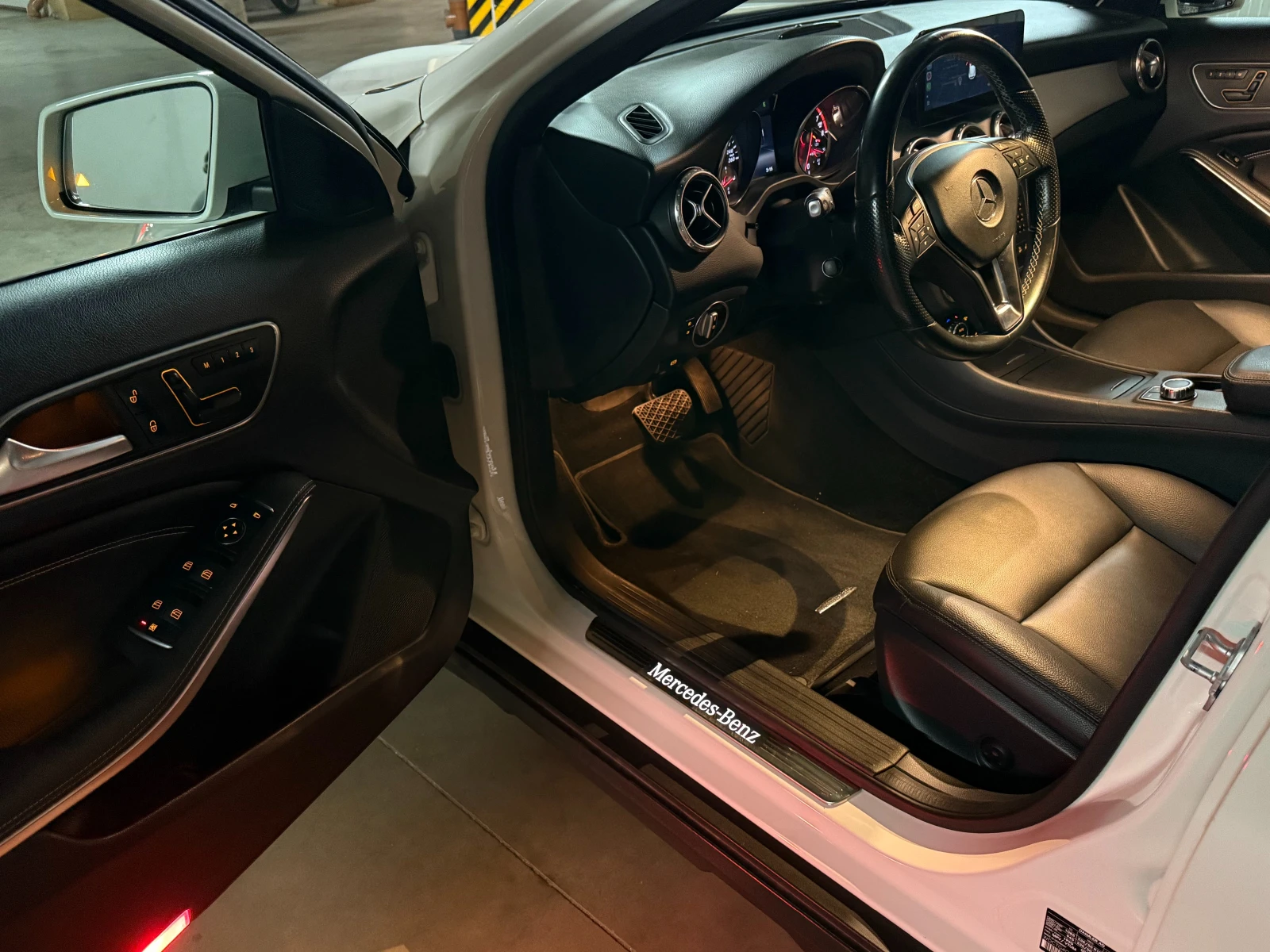 Mercedes-Benz GLA 250 4Matic | Carplay | Pano| Cam| Blind Sp| Distronic, снимка 8 - Автомобили и джипове - 54101462