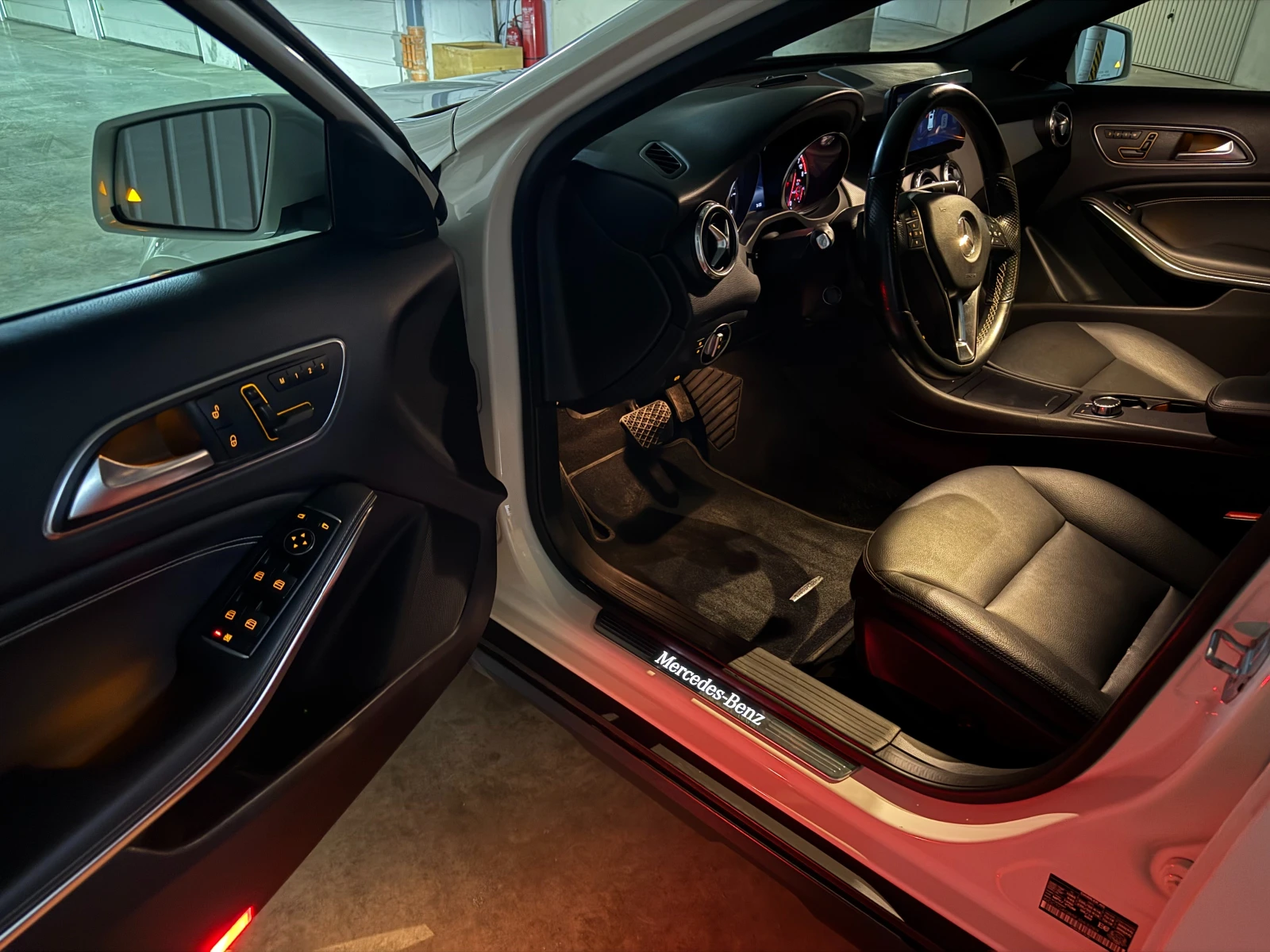 Mercedes-Benz GLA 250 4Matic | Carplay | Pano| Cam| Blind Sp| Distronic, снимка 7 - Автомобили и джипове - 54101462