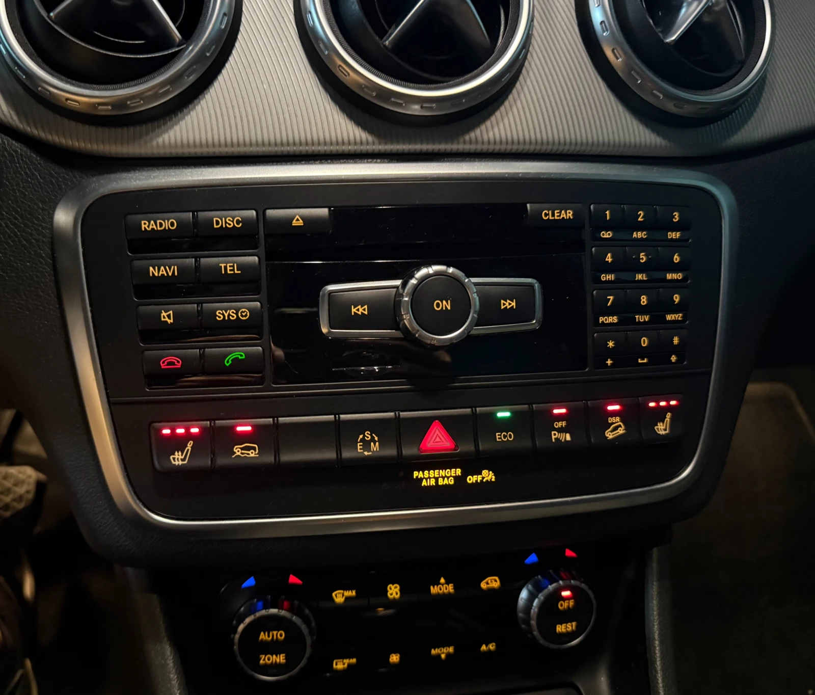 Mercedes-Benz GLA 250 4Matic | Carplay | Pano| Cam| Blind Sp| Distronic, снимка 12 - Автомобили и джипове - 54101462