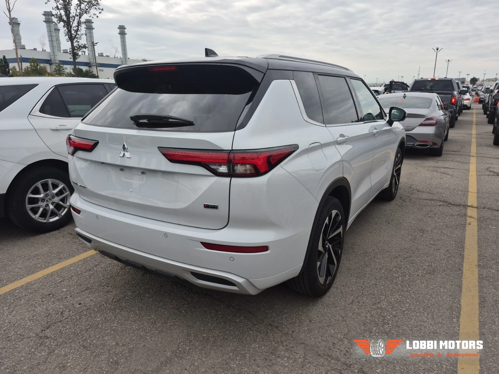 Mitsubishi Outlander, снимка 3 - Автомобили и джипове - 56128618