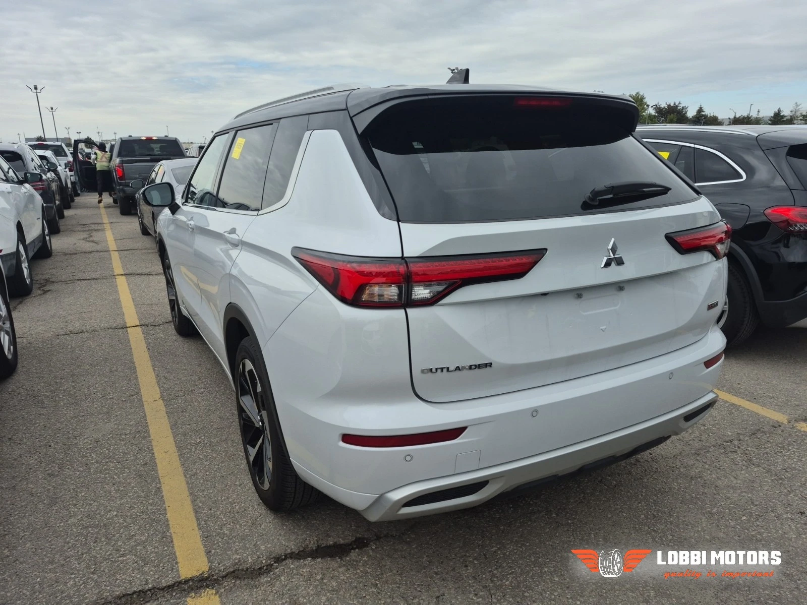 Mitsubishi Outlander, снимка 4 - Автомобили и джипове - 56128618