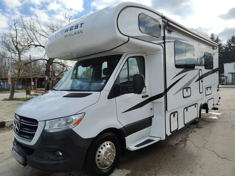 Кемпер Mercedes-Benz East to West Entrada 24 FM