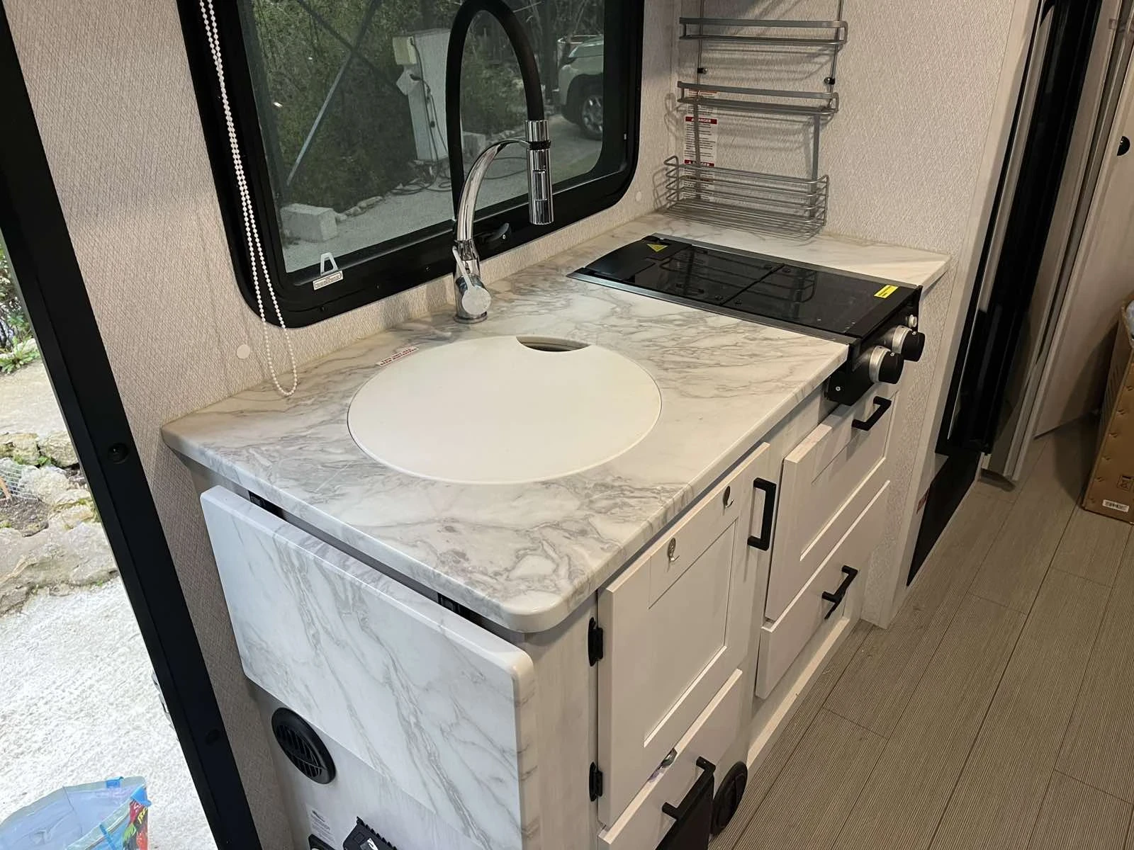 Кемпер Mercedes-Benz East to West Entrada 24 FM, снимка 17 - Каравани и кемпери - 54185381