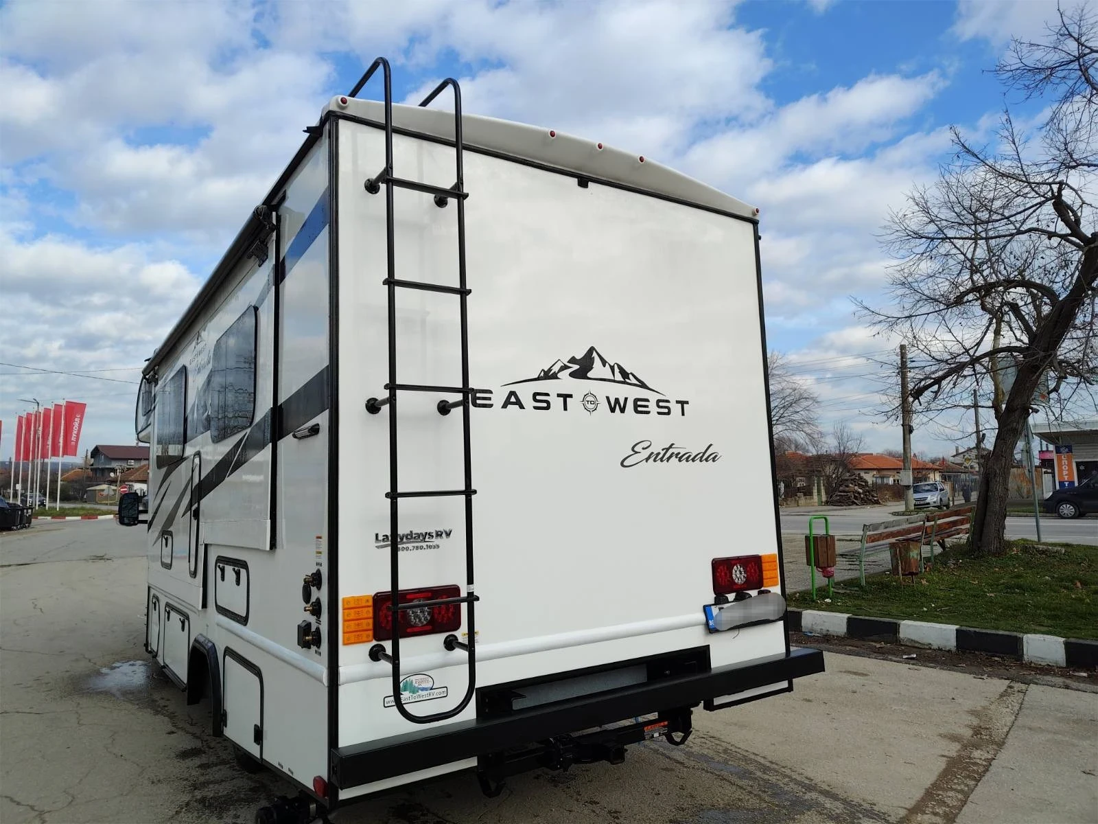 Кемпер Mercedes-Benz East to West Entrada 24 FM - изображение 9