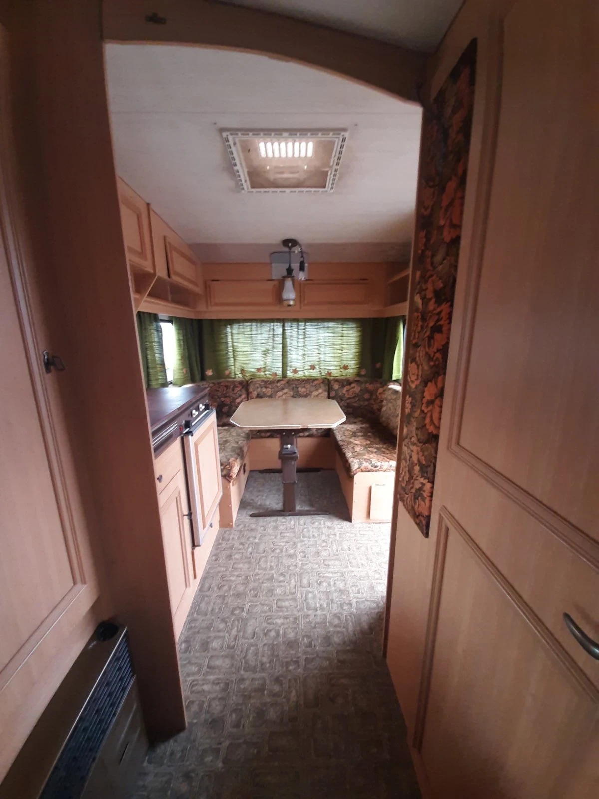 Каравана LMC Munsterland, снимка 9 - Каравани и кемпери - 54207282