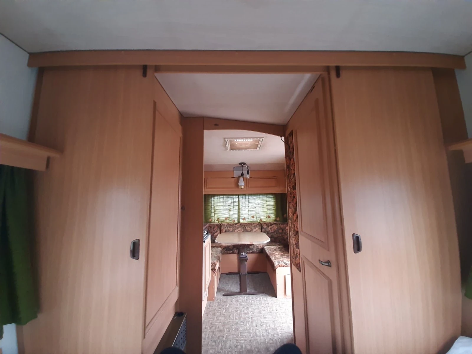 Каравана LMC Munsterland, снимка 11 - Каравани и кемпери - 54207282