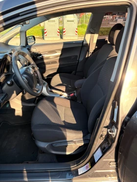 Toyota Auris Отлична! 2.0 D4D, снимка 14