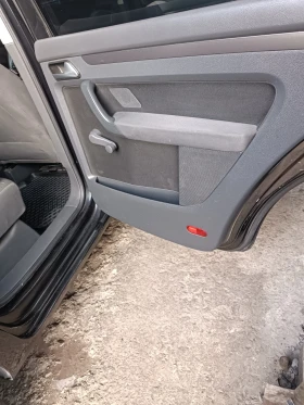 VW Touran 1.9 TDI АВТОМАТИК, снимка 15