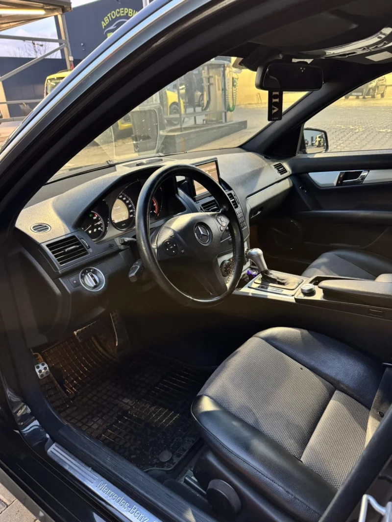 Mercedes-Benz C 350 ТОП ОБСЛУЖЕНА, снимка 7 - Автомобили и джипове - 52503578
