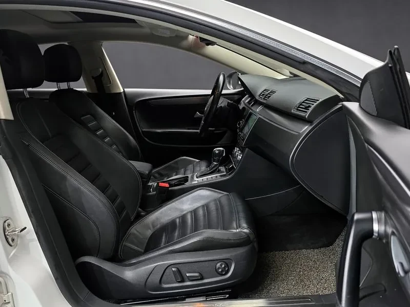 VW CC 2.0 TDI 4Motion, снимка 11 - Автомобили и джипове - 54303461