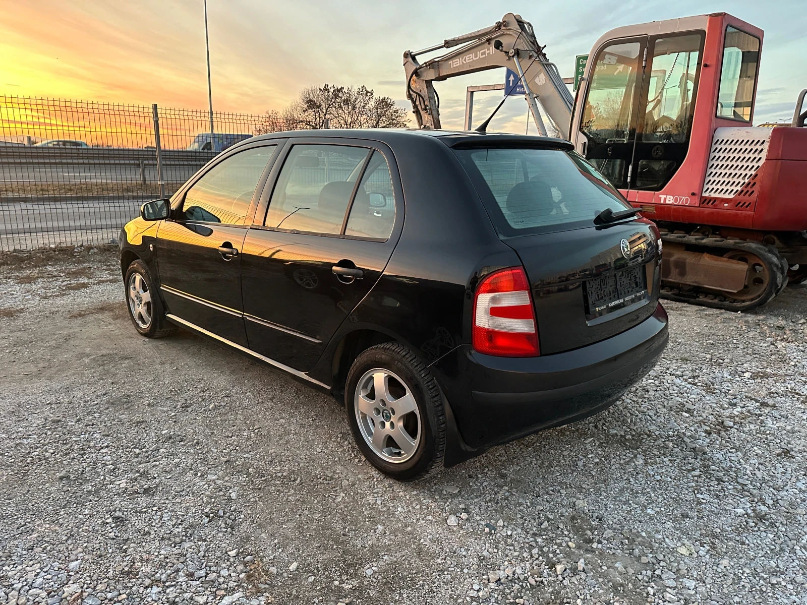 Skoda Fabia 1.2.i* КЛИМА* ПОДГРЕВ НА СЕДАЛКИ* ЛЕТИ ДЖАНТИ* ТО - изображение 4