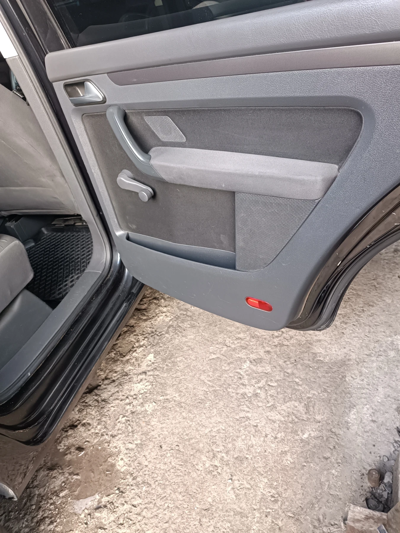 VW Touran 1.9 TDI  | Mobile.bg   15