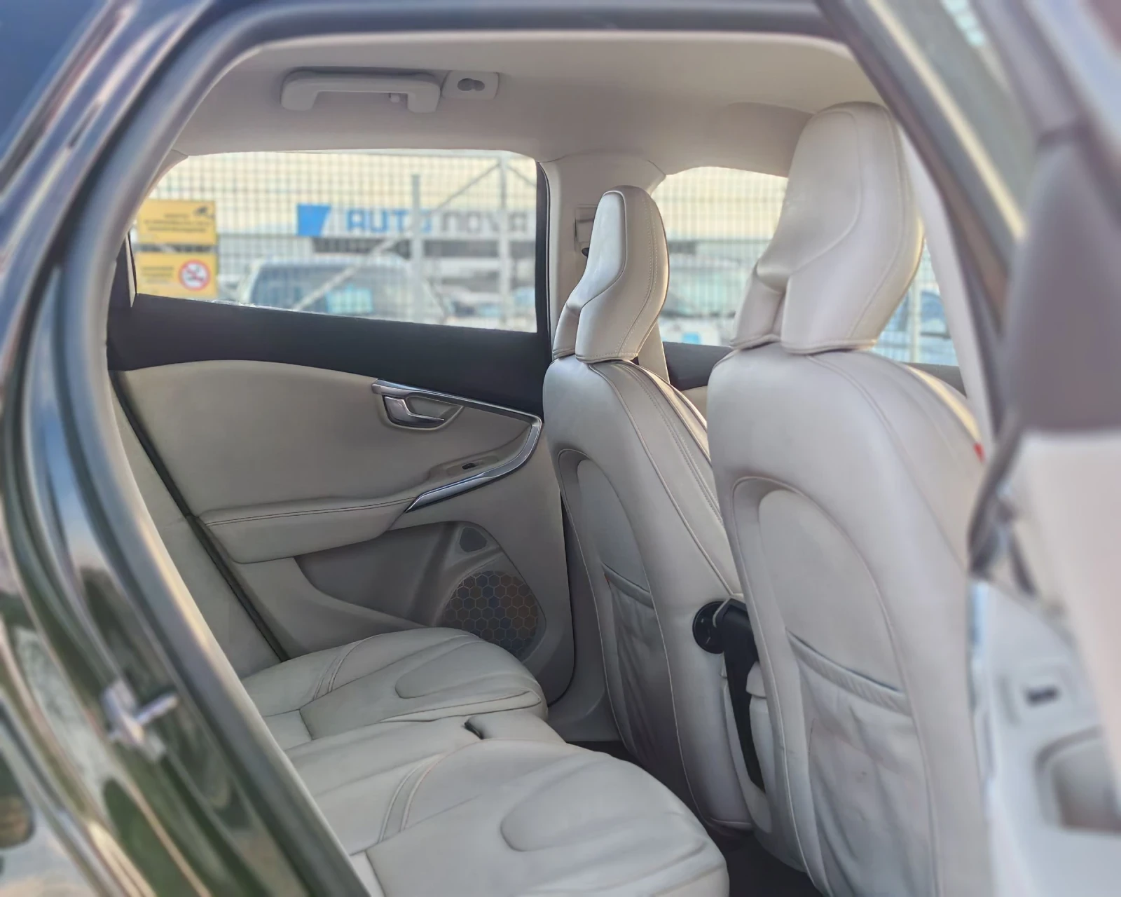 Volvo V40 Cross Country 2.0 120 К.С. ДИЗЕЛ! CROSS COUNTRY!КОЖА! , снимка 12 - Автомобили и джипове - 53773891