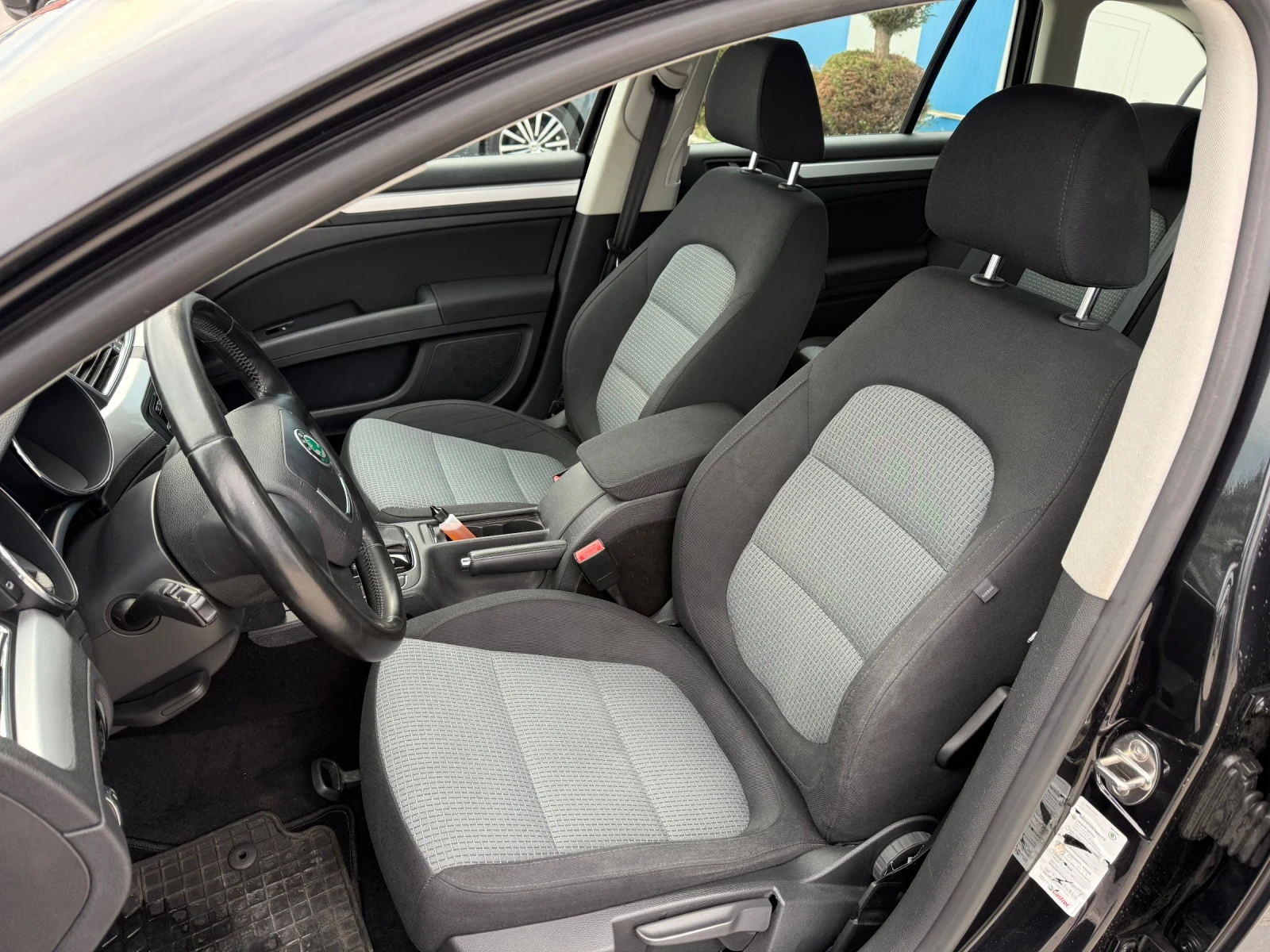 Skoda Superb, снимка 8 - Автомобили и джипове - 54041355