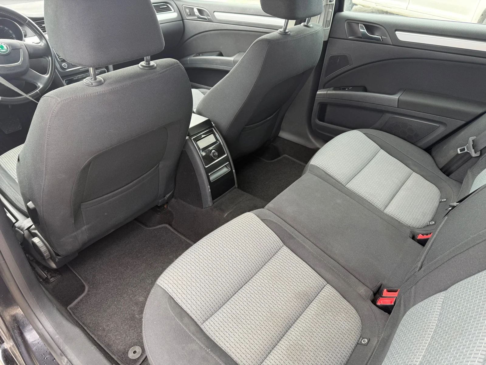 Skoda Superb, снимка 6 - Автомобили и джипове - 54041355