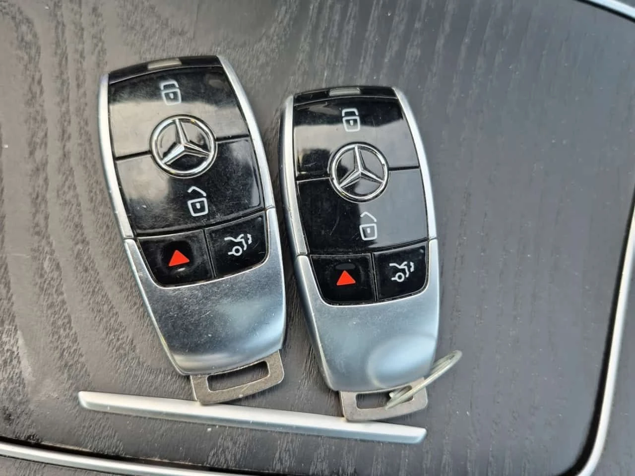 Mercedes-Benz E 400 АМГ Пакет/2 Ключа/360 Камера/Ленти/Подгрев/Пано, снимка 8 - Автомобили и джипове - 54053768