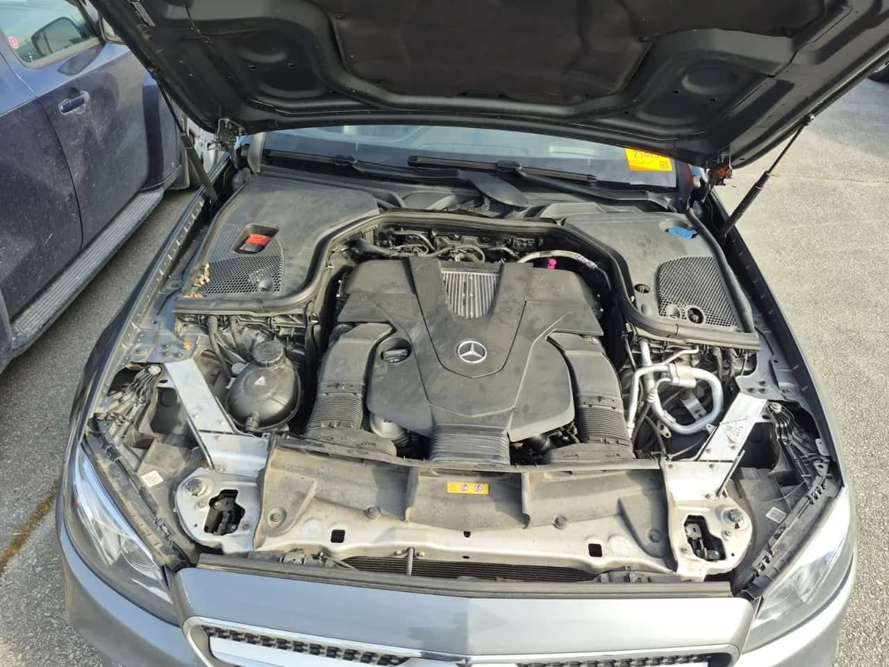 Mercedes-Benz E 400 АМГ Пакет/2 Ключа/360 Камера/Ленти/Подгрев/Пано, снимка 17 - Автомобили и джипове - 54053768