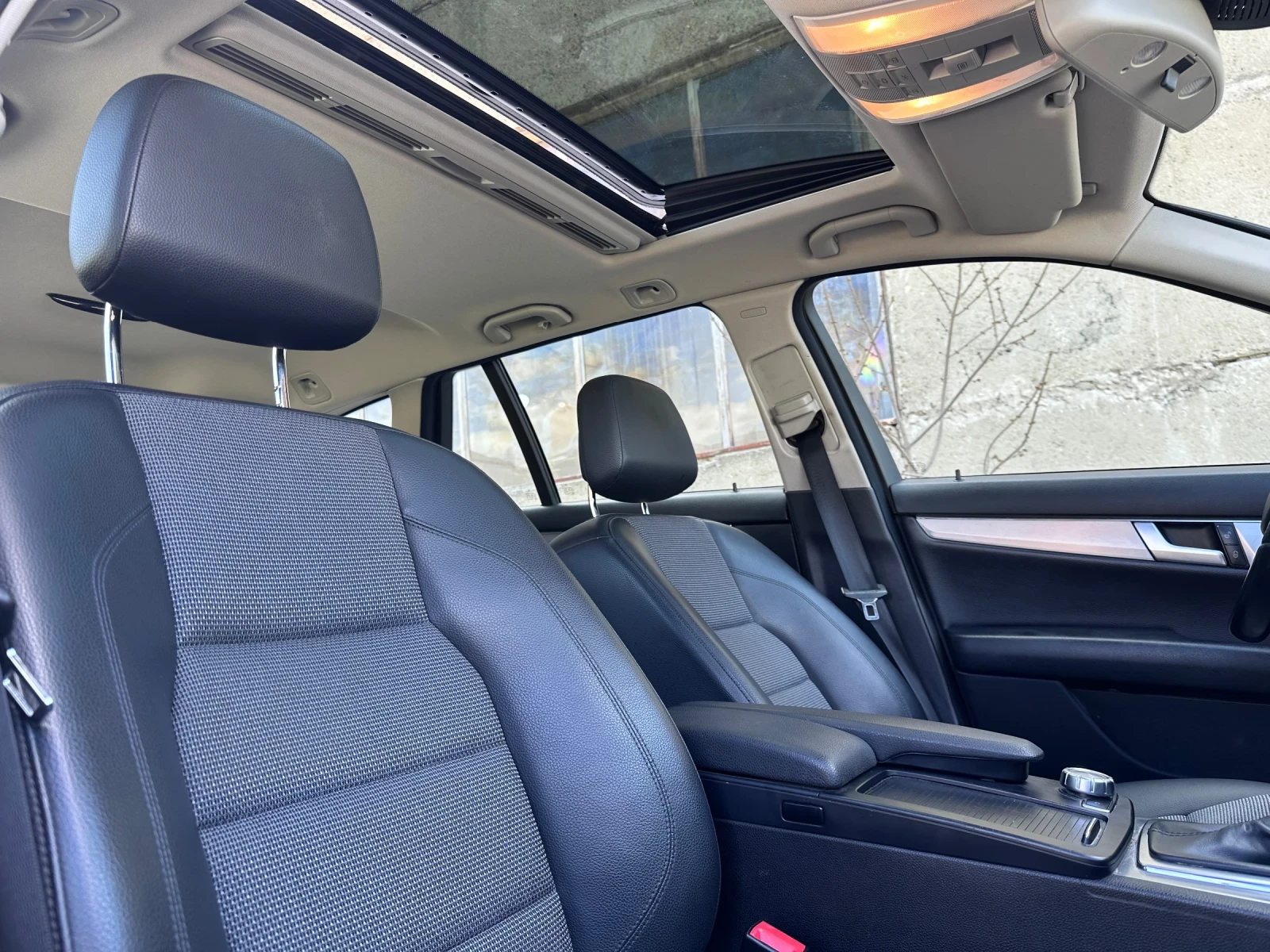 Mercedes-Benz C 220 AVANTGARDE* ШИБЕДАХ* BI-XENON* АВТОМАТ* НЕМСКА!, снимка 13 - Автомобили и джипове - 54122157