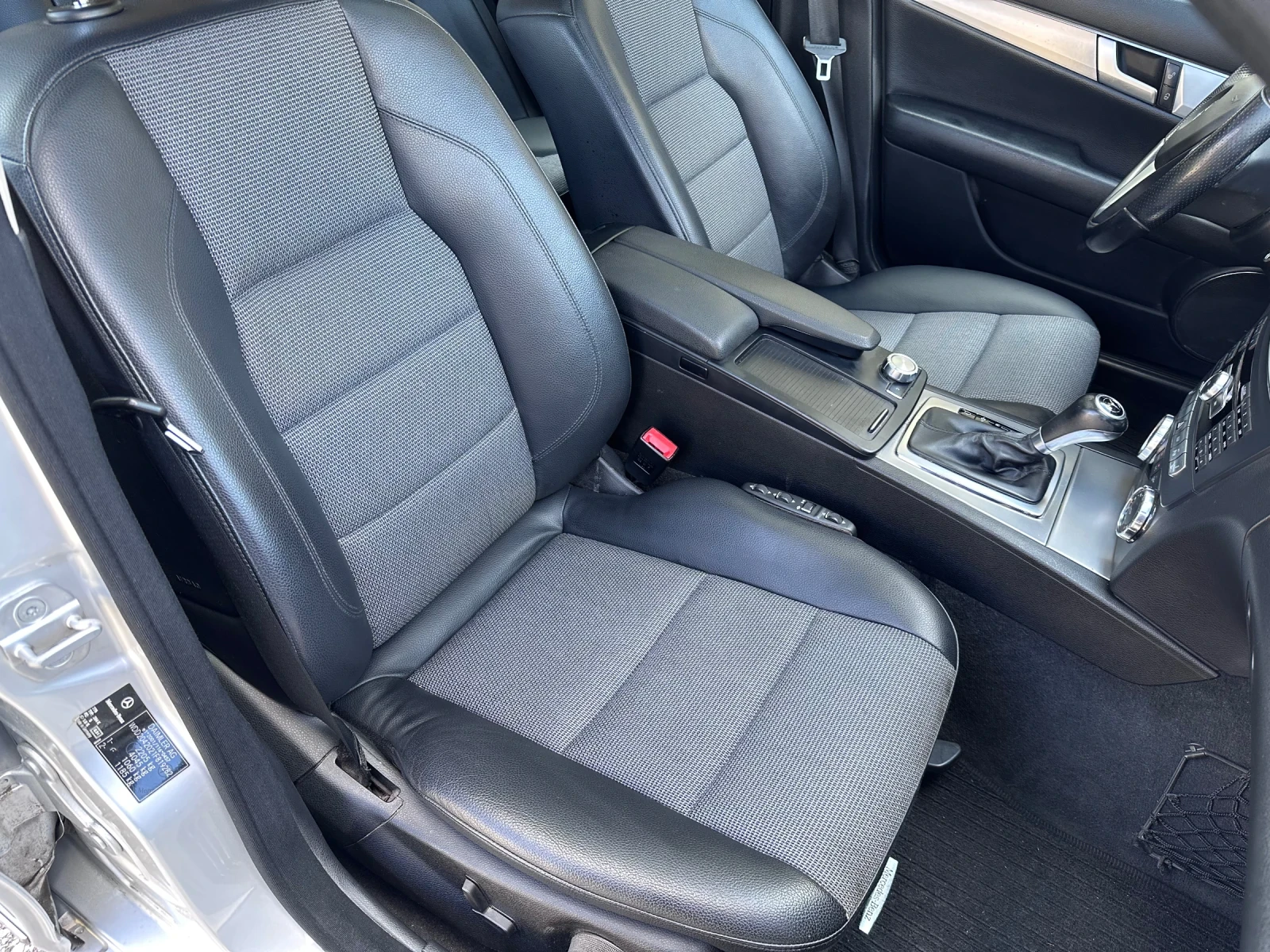 Mercedes-Benz C 220 AVANTGARDE* ШИБЕДАХ* BI-XENON* АВТОМАТ* НЕМСКА!, снимка 11 - Автомобили и джипове - 54122157