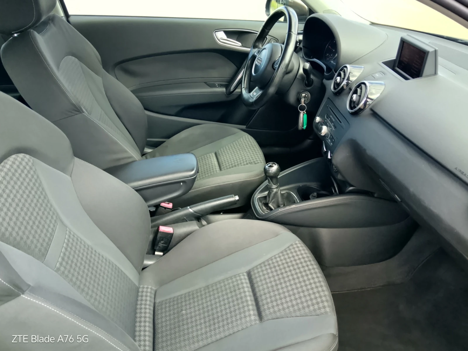 Audi A1 1.6 TDI S-line, снимка 10 - Автомобили и джипове - 54312000