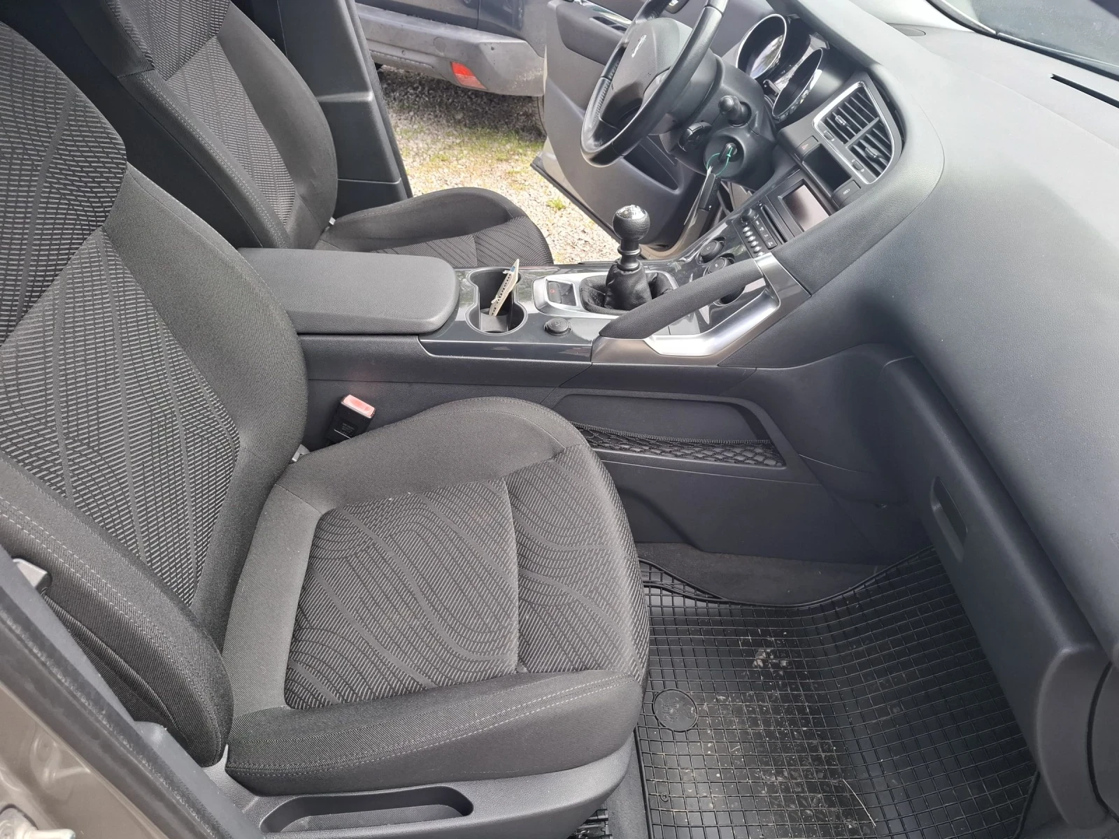 Peugeot 3008 1.6 HDI, снимка 12 - Автомобили и джипове - 54661739