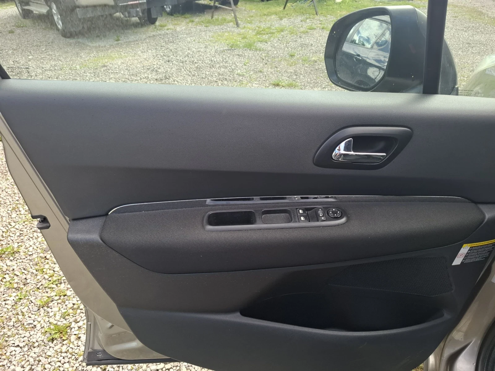 Peugeot 3008 1.6 HDI, снимка 13 - Автомобили и джипове - 54661739