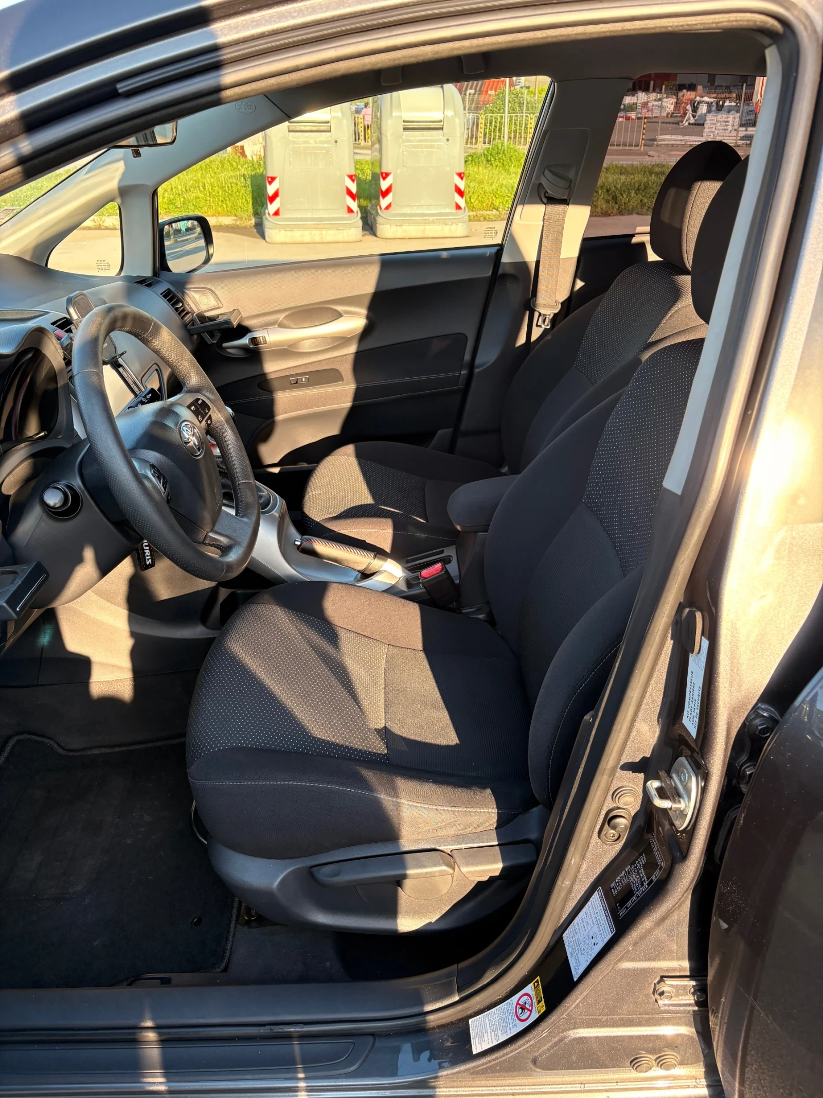 Toyota Auris Отлична! 2.0 D4D, снимка 14 - Автомобили и джипове - 55076659